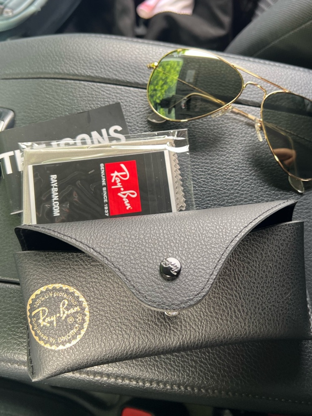 Ray-Ban Men's Gold Aviator Sunglasses with Green Lenses and Black Case